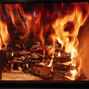 Na zakończenie przypomnę tylko, że dla poprawnego palenia nie wystarczy dobry kominek, suche drewno i stosowanie się do reguł podanych powyżej. Dla dobrego palenia potrzebny jest jeszcze dobry komin ale o tym opowiem przy innej okazji.
Na zakończenie przypomnę tylko, że dla poprawnego palenia nie wystarczy dobry kominek, suche drewno i stosowanie się do reguł podanych powyżej. Dla dobrego palenia potrzebny jest jeszcze dobry komin ale o tym opowiem przy innej okazji.